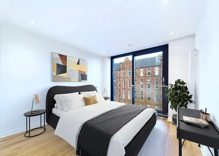 Stylish 2br In Quartermile Balcony & Garden View Apartment *