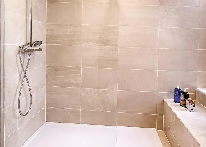 New Royal Mile Apartment With Balcony And Stunning Views Top Floor No Lift Apartmán Edinburgh