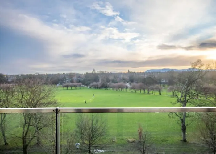 Stylish 2br In Quartermile Balcony & Garden View