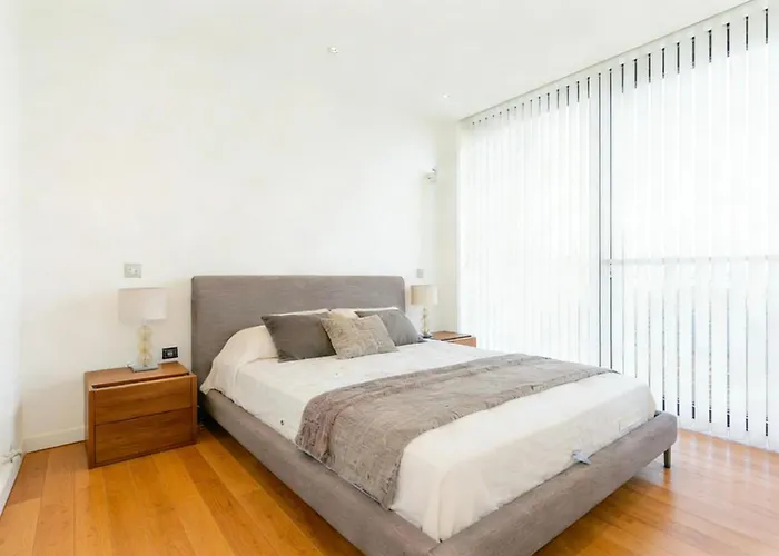 Stylish 2br In Quartermile Balcony & Garden View *