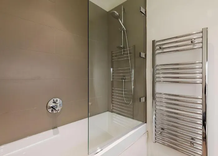 Stylish 2br In Quartermile Balcony & Garden View