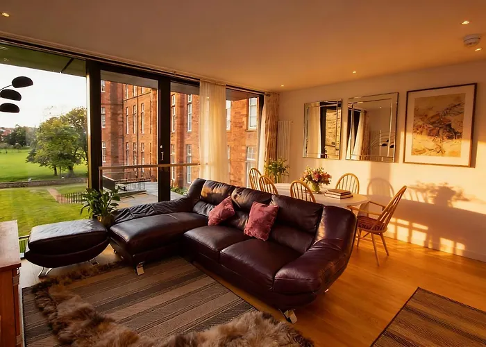 Apartment Stylish 2br In Quartermile Balcony & Garden View