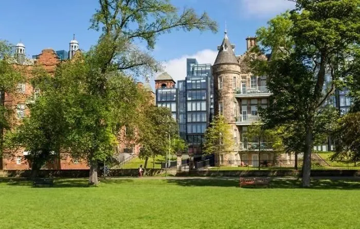 Stylish 2br In Quartermile Balcony & Garden View Apartment Edinburgh