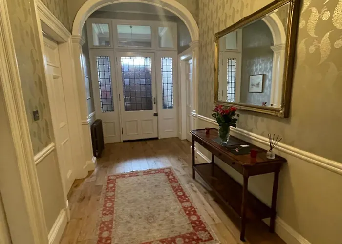 Victorian With Car Parking In Driveway, Murrayfield * Edinburgh