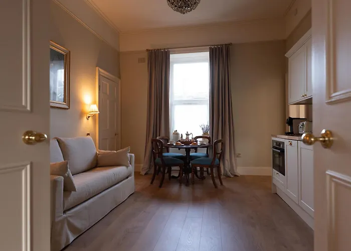 The Townhouse, Leith 4*