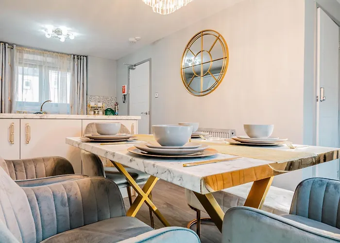 Dynastays- Stylish Seaside Home- Dog Friendly, Garden & Parking (adults Only) *