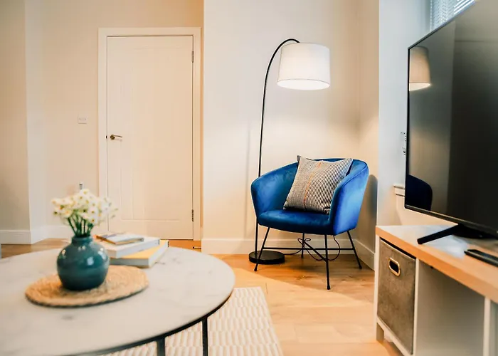 Stylish 2 Bed Centre With Parking Edynburg