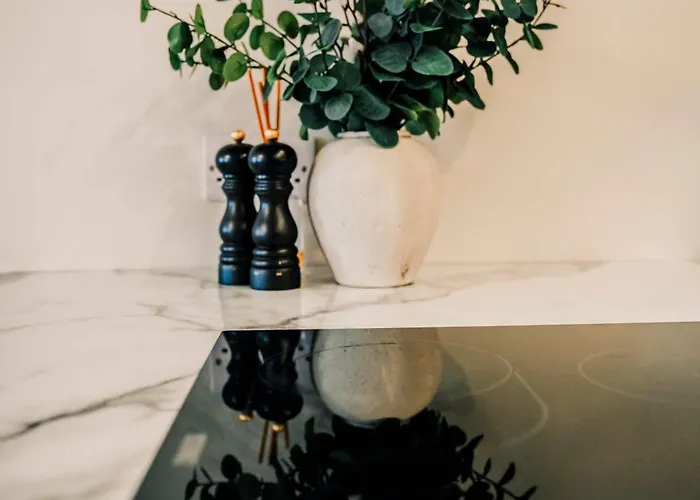 Semesterbostad Stylish 2 Bed Centre With Parking *