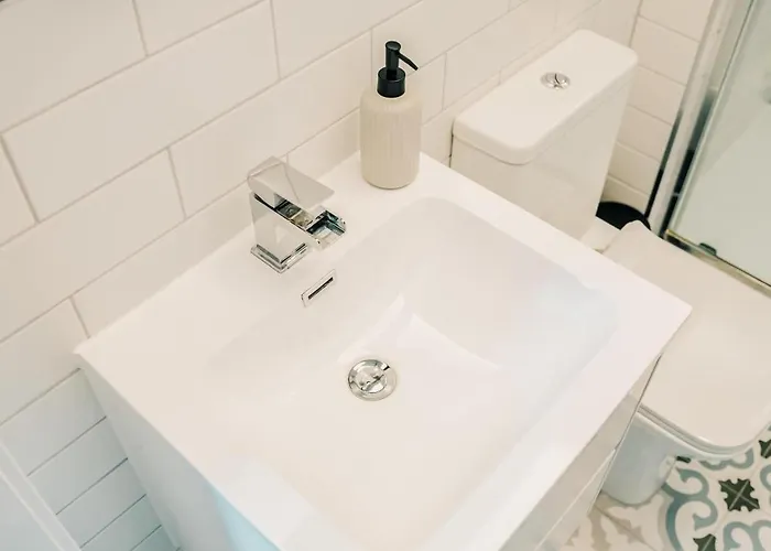 Semesterbostad Stylish 2 Bed Centre With Parking *