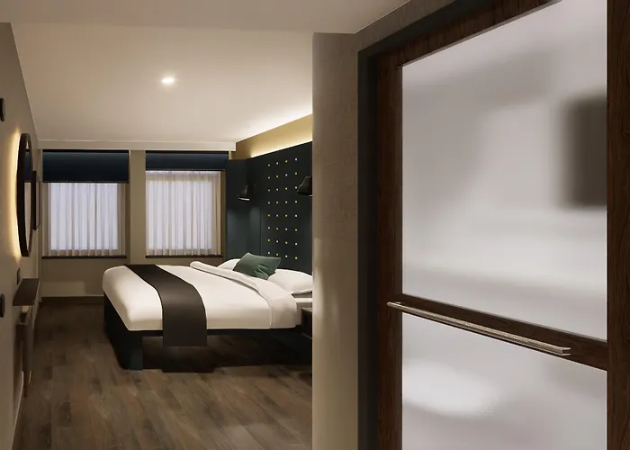 Hotel Point A St Andrew Square