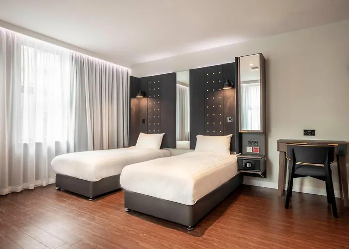 Hotel Point A St Andrew Square