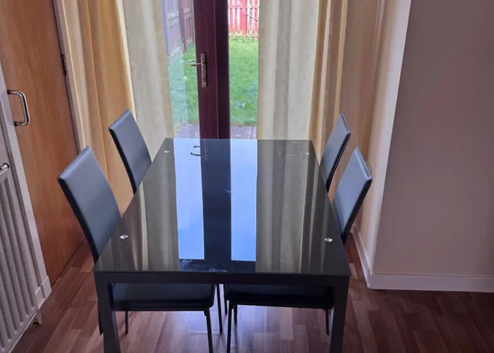 Holiday home 3 Floors, 4 Bedroom House With A Private Driveway! Edinburgh