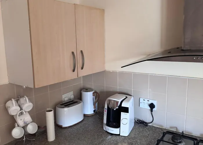 3 Floors, 4 Bedroom House With A Private Driveway! *