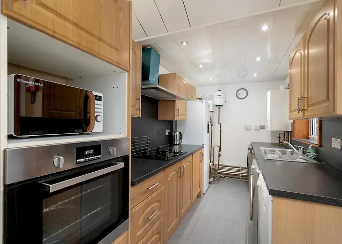 Charming Spacious - Pass The Keys Holiday home *