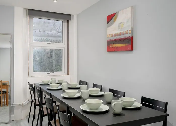 Holiday home Charming Spacious - Pass The Keys Edinburgh