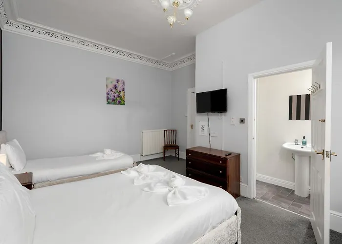 Holiday home Charming Spacious - Pass The Keys Edinburgh