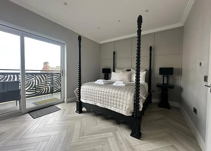 Luxury Waterfront Retreat For Groups Edinburgh