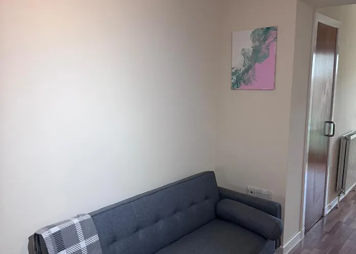 3 Floors, 4 Bedroom House With A Private Driveway! *