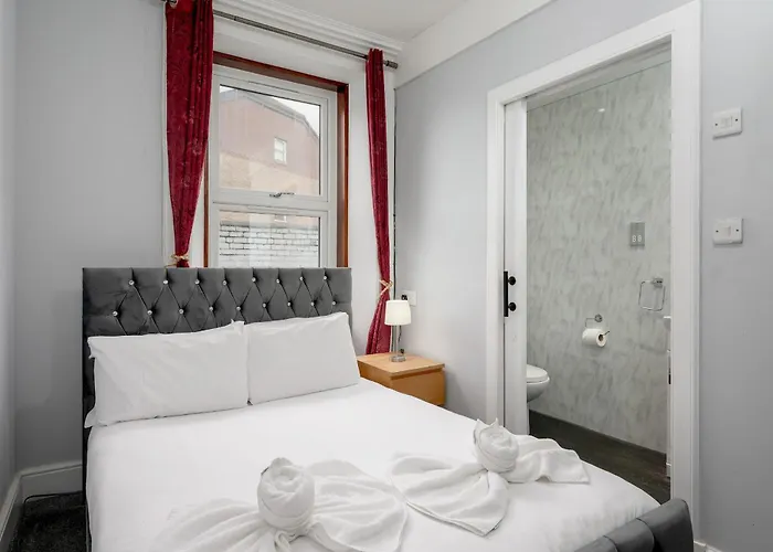 Charming Spacious - Pass The Keys Holiday home *