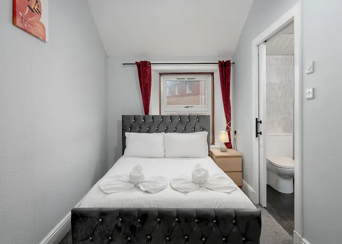 Holiday home Charming Spacious - Pass The Keys *