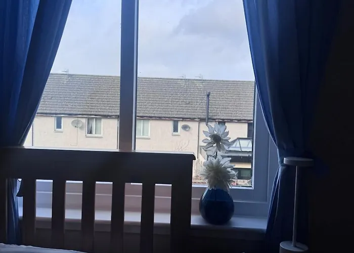 Holiday home 3 Floors, 4 Bedroom House With A Private Driveway!