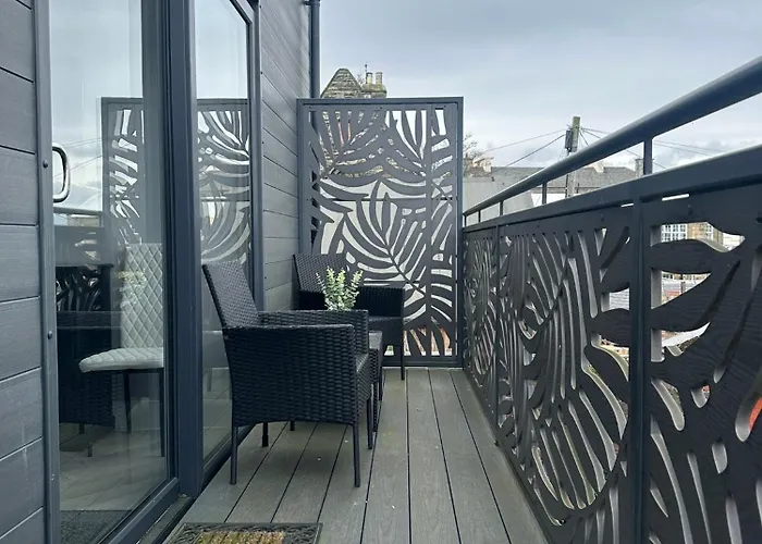 Luxury Waterfront Retreat For Groups *