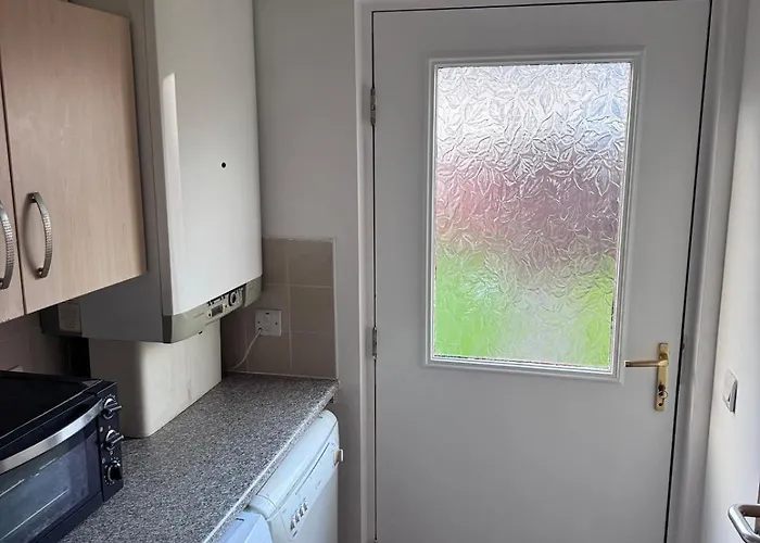 3 Floors, 4 Bedroom House With A Private Driveway! *