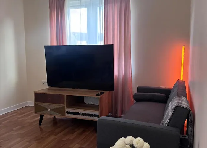 3 Floors, 4 Bedroom House With A Private Driveway! *