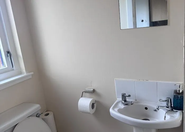 3 Floors, 4 Bedroom House With A Private Driveway!