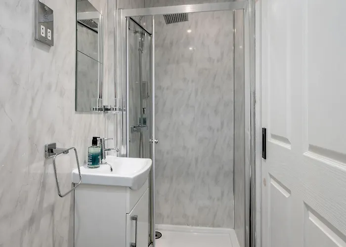 Holiday home Charming Spacious - Pass The Keys *