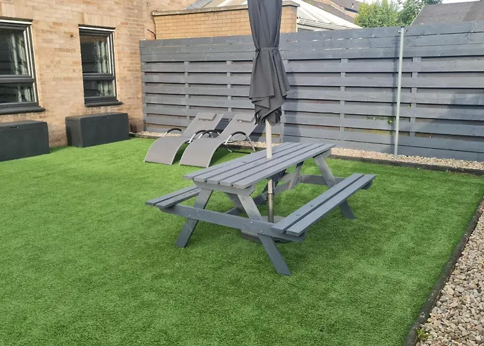 Dynastays- Stylish Seaside Home- Dog Friendly, Garden & Parking (adults Only)