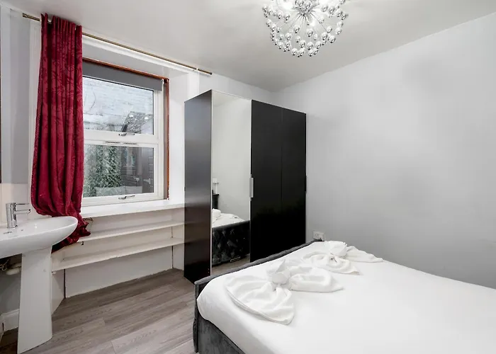 Charming Spacious - Pass The Keys *