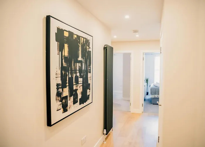 Stylish 2 Bed Centre With Parking * Edynburg