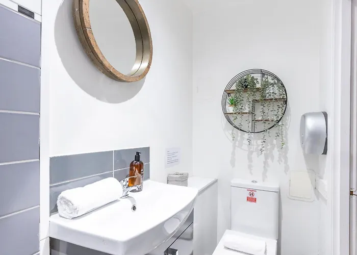 38 Bide Collective * Edinburgh