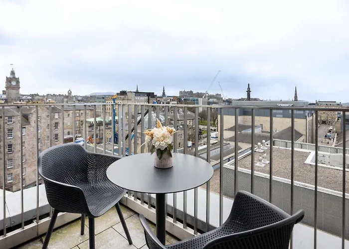 Apartment Bnbnova - Royal Mile & Castle - 3br 2ba Penthouse Edinburgh