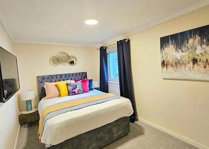 Stylish & Spacious 4 Bedroom House Apartment Edinburgh