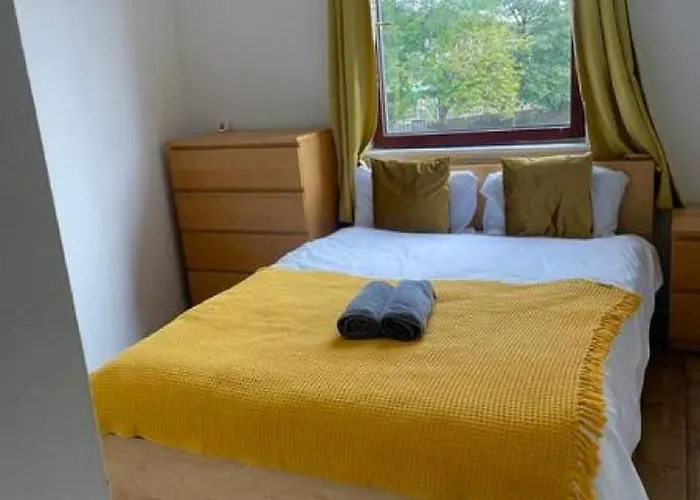 Edi - - 3 Bedroom Edinburgh