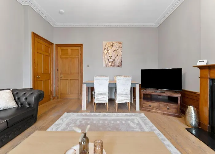Apartment Gardners Crescent Edinburgh