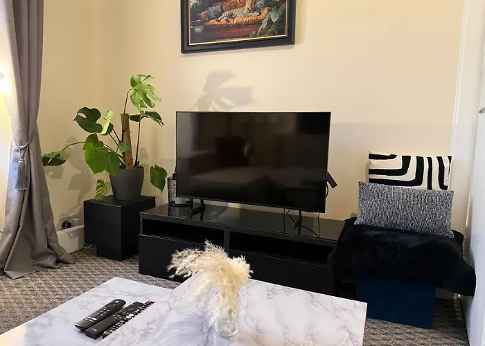 Stylish With Fast Wi-fi & Parking