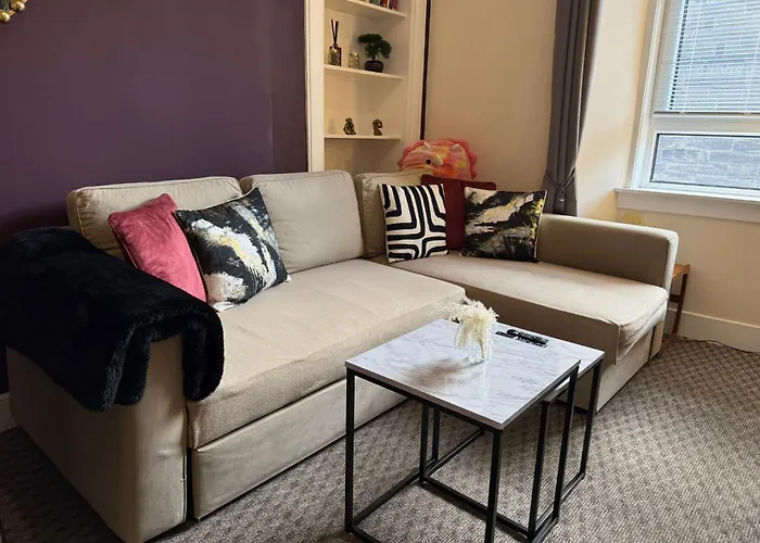 Apartment Stylish With Fast Wi-fi & Parking *