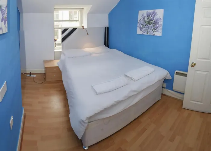 Two Bedroom In Newtown *