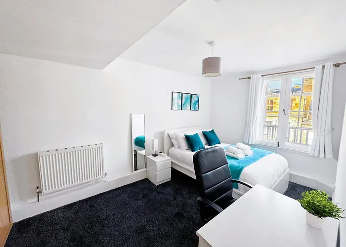 Apartment 3 Bedroom Next To Royal Mile & Castle