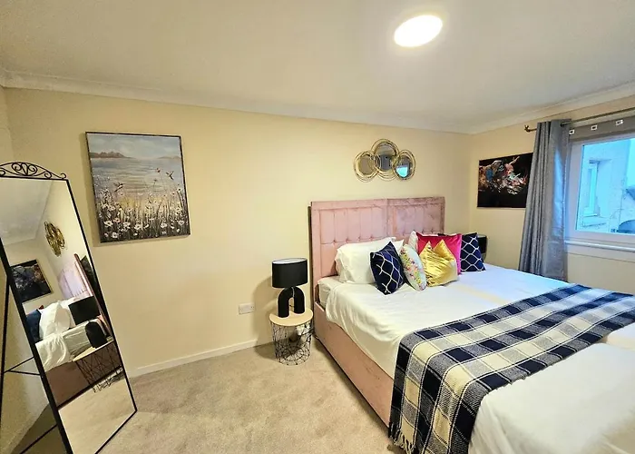 Stylish & Spacious 4 Bedroom House