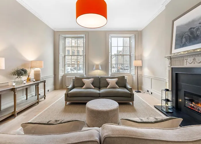 Stylish Georgian Main Door Apartment