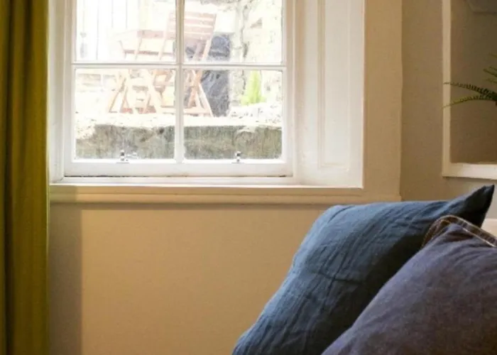 Main Door Flat With Private Garden Center Apartment *