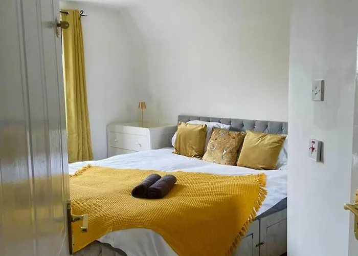 Apartment Edi - - 3 Bedroom *