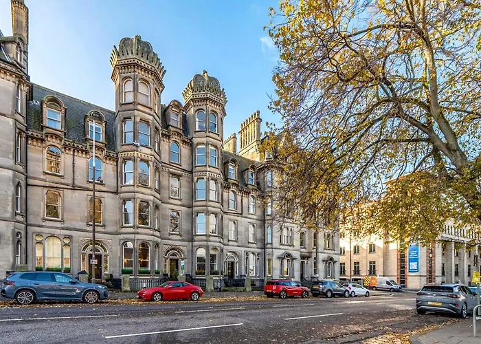 Apartment Old Town Castle View 4 Bedroom 5 Beds Sleeps 10 Edinburgh