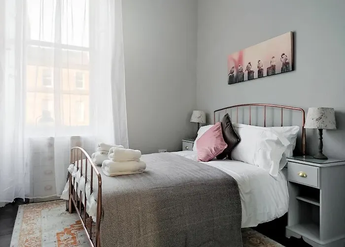 Beautiful Georgian New Town 2 Bed * Edinburgh