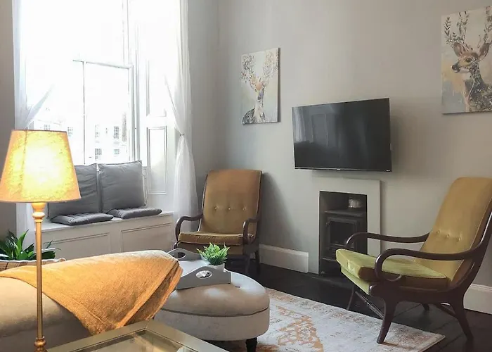 Beautiful Georgian New Town 2 Bed Apartment