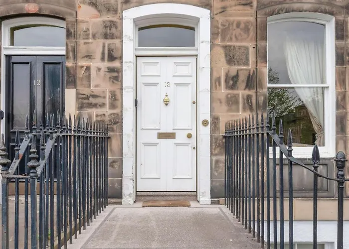 Gardners Crescent Apartment *